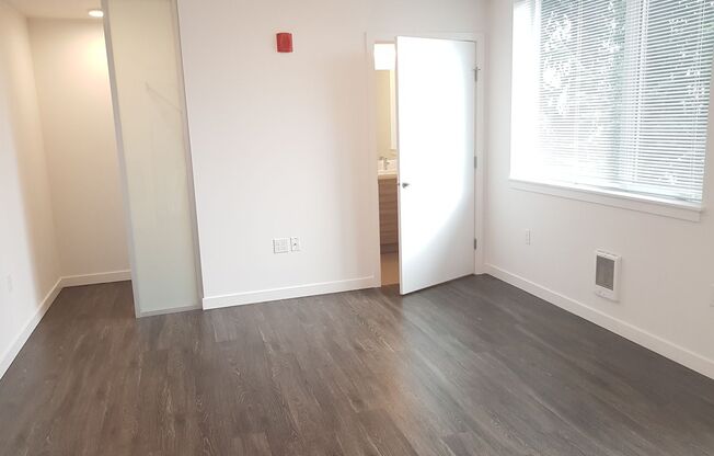 Studio, 1 bath, 325 sqft, $1,345, Unit 414