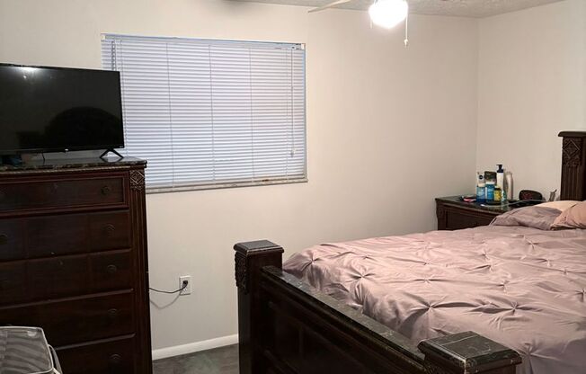 2 beds, 1 bath, $1,400