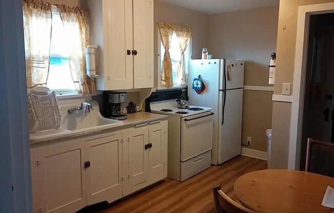 1 bed, 1 bath, $950, Unit 218 1st