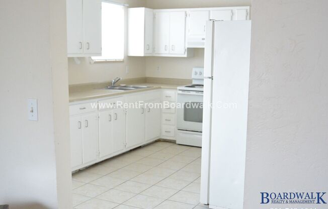 2 beds, 1 bath, 832 sqft, $1,375