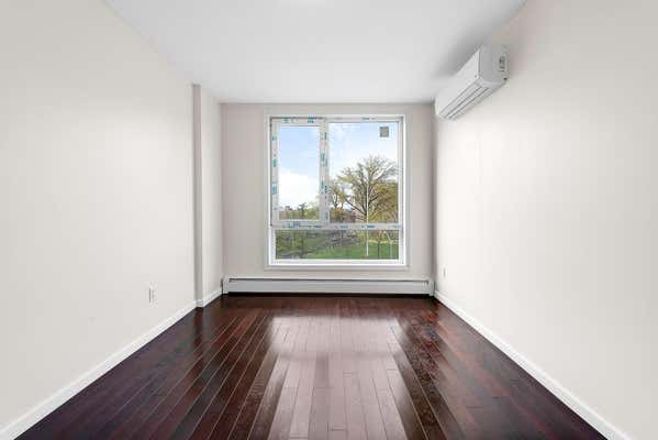 138 12 NORTHERN BLVD
