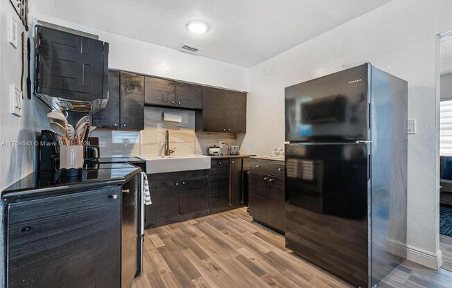 2 beds, 1 bath, $3,500, Unit # MIAMI