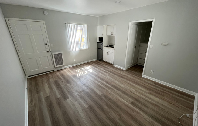 Studio, 1 bath, 325 sqft, $2,298, Unit 21