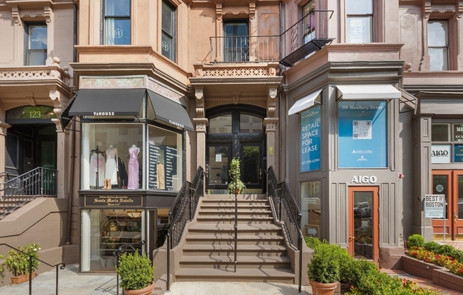 121 NEWBURY ST