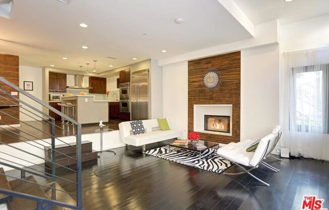 Exceptional Contemporary 3 bed 3.5 bath home in Serene Canyon Setting in Beverly Hills