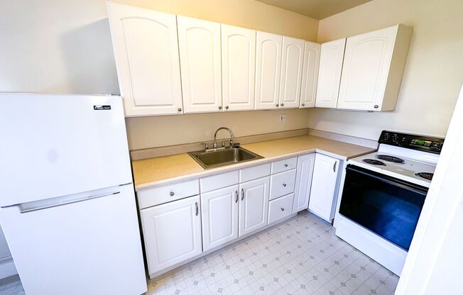Studio, 1 bath, 437 sqft, $1,395, Unit 102