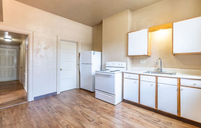 1 bed, 1 bath, $925, Unit Apt 4