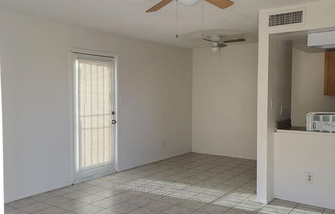 3 beds, 1 bath, $1,200, Unit 18