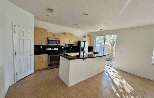 Amazing renovated townhome!3 Bedroom 2.5 Bathrooms Townhouse. Gated community, Privet back Yard.