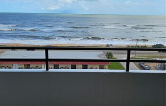 2 beds, 2 baths, $2,700, Unit # 702