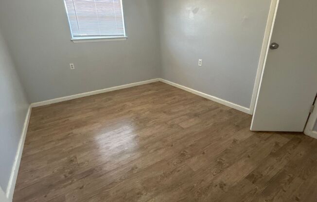 3 beds, 1 bath, 1,172 sqft, $1,000, Unit G:1921-1