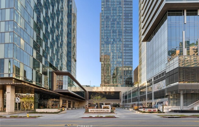 2 beds, 2 baths, 1,290 sqft, $5,300, Unit 2408