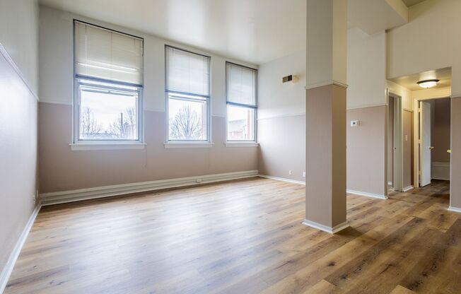 2 beds, 1 bath, 825 sqft, $1,169, Unit 3819 Jones St #107