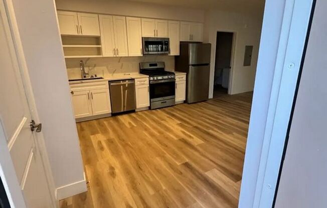 Studio, 1 bath, 390 sqft, $1,625, Unit 100