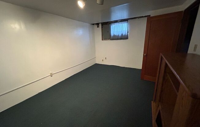 3 beds, 1 bath, $1,900