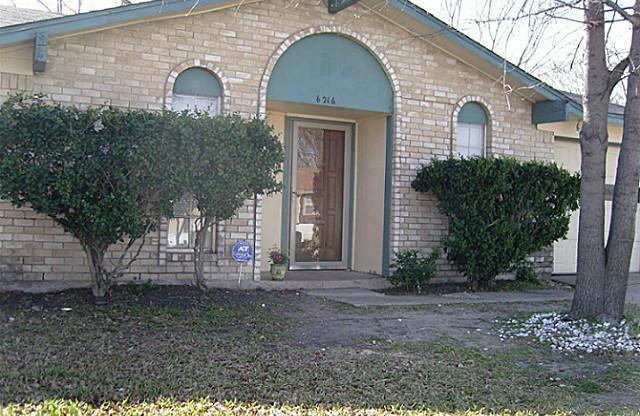 Beautiful 3 Bedroom 2 Bathroom in Rowlett!