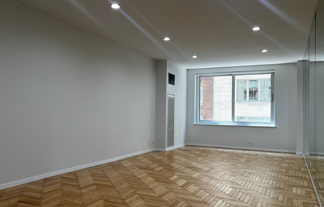 Studio, 1 bath, 636 sqft, $4,600, Unit 5O