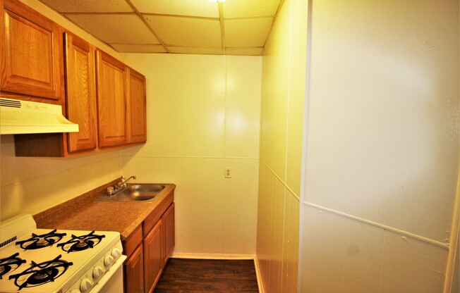 Studio, 1 bath, 12 sqft, $995, Unit 3R