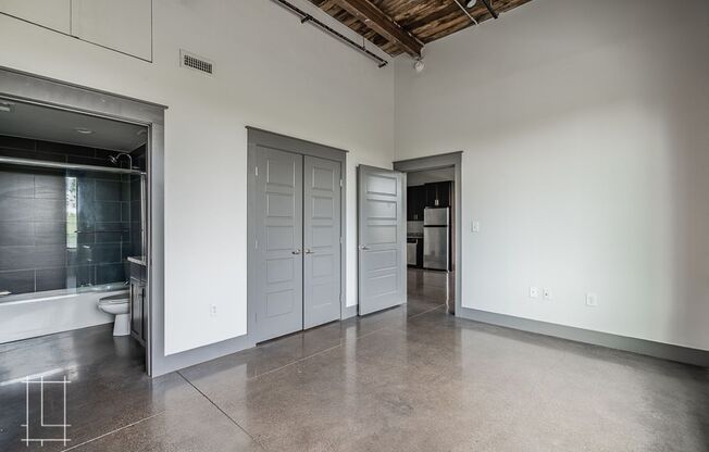 2 beds, 2 baths, $2,200, Unit 727 N. 4th St. Apt. 210