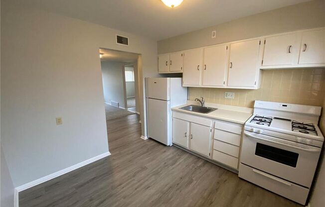 2 beds, 1 bath, 750 sqft, $965