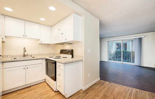 2 beds, 1 bath, 800 sqft, $2,250, Unit 107