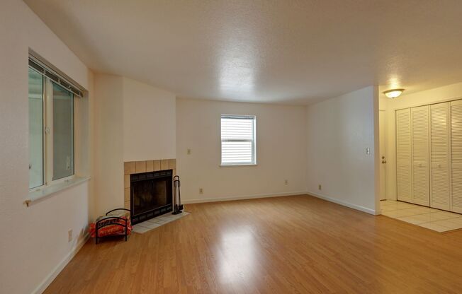Beautiful 2 Bedroom Condo in Great Highlands Neighborhood!!