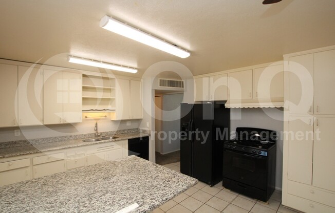 2419 W DIANA AVE
