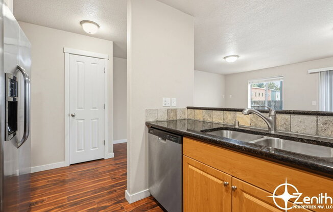 5616 NE 74 CT