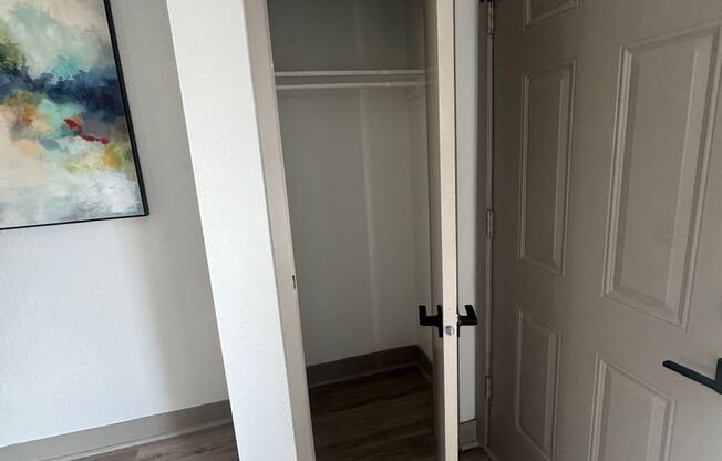 2 beds, 1 bath, 950 sqft, $1,295, Unit B5