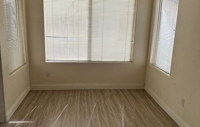 Great 2 bedroom 2 bathroom upstairs condo!
