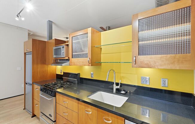 Studio, 1 bath, $1,750