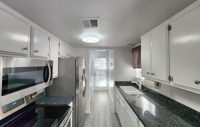 Gorgeous 2 bedroom 2 bath in TAPATIO COVE