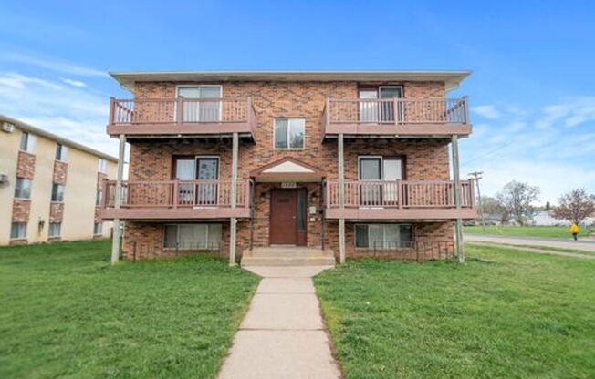 Elrose Apartments 1500
