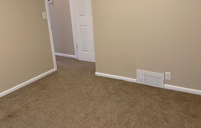 2 beds, 1 bath, 900 sqft, $950