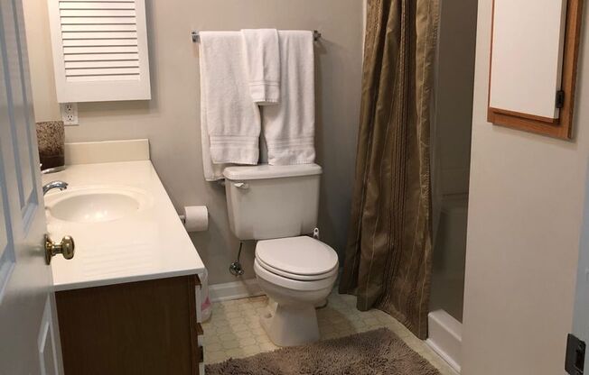 2 beds, 2 baths, 1,270 sqft, $1,375, Unit 2716-5