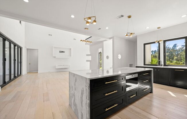 Luxury 5-Bedroom Home on 5 Acres | Pet-Friendly | Flexible Lease Terms