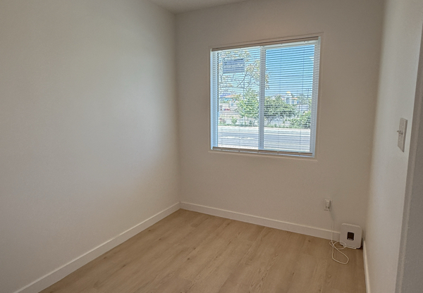 3004 8 MAIN ST