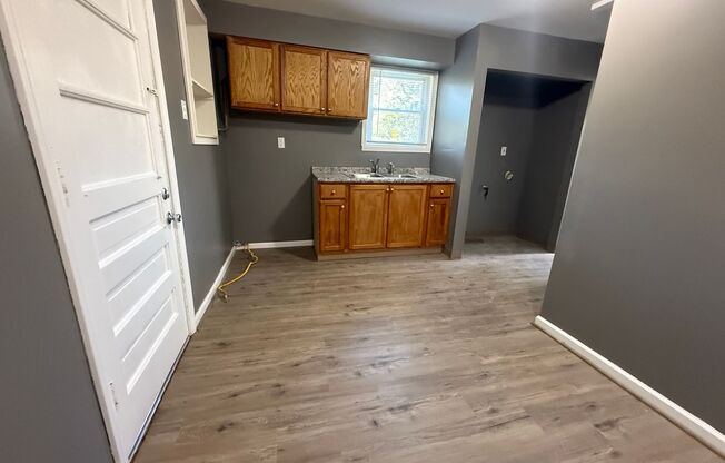 2 bedroom home - Ferguson - Remodeled -1st floor laundry