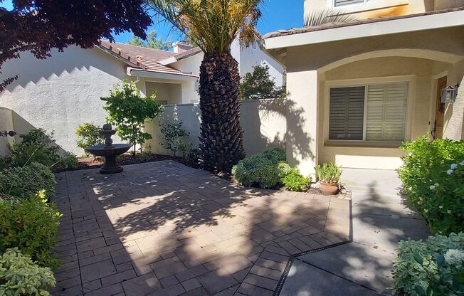 East Roseville, Quiet, Peacful Setting, Beautiful Courtyard entrance 3 Bedroom 2.5 Bathroom, Loft Low Maintenance rear Yard