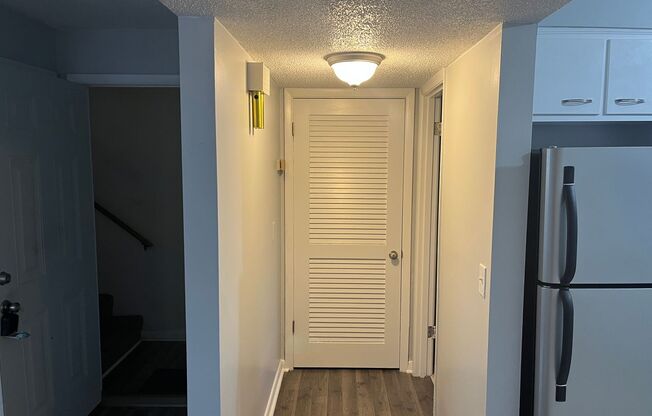 1 bed, 1 bath, $895, Unit C