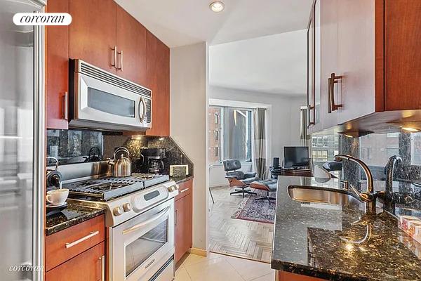 2 beds, 2 baths, 1,061 sqft, $7,650, Unit 6003