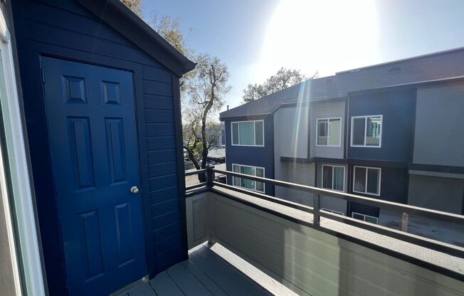 2 beds, 1 bath, 821 sqft, $2,770, Unit D033