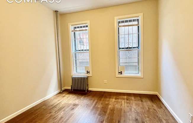 54 E 7 ST