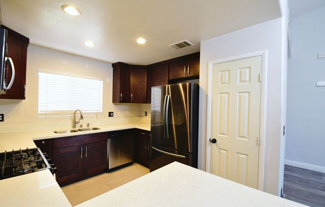 Live In The Heart Of Summerlin 2 Bed 2 Bath Condo!