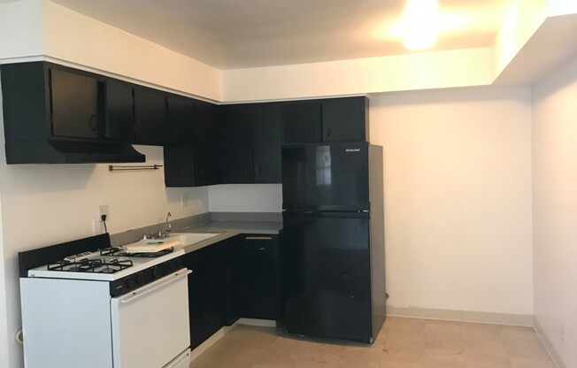 2 beds, 1.5 baths, $4,000, Unit 2