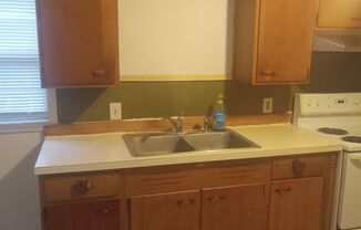 2 beds, 1 bath, $1,000, Unit 2