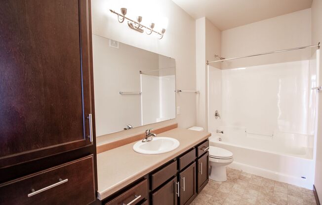 3 beds, 2 baths, 1,323 sqft, $1,725, Unit A202