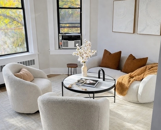 2 beds, 1 bath, 686 sqft, $4,400, Unit 2F