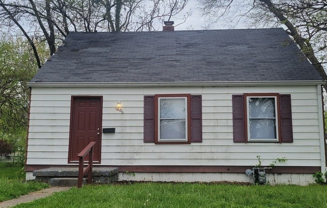 1606 E 44 ST