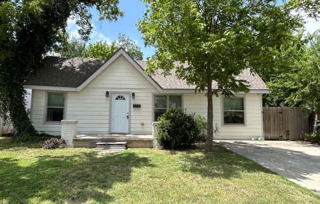 Charming 3 Bedroom/3 Bath Near TCU